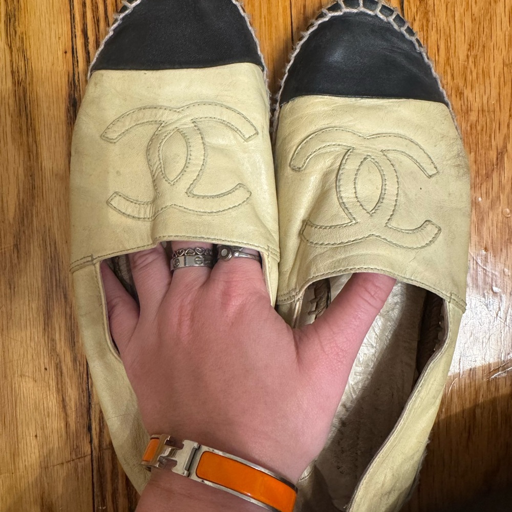 CHANEL Women's Black and Cream Espadrilles